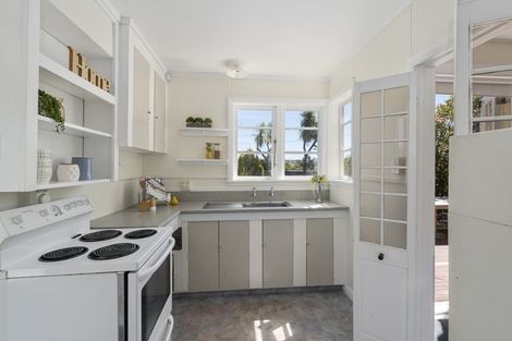 Photo of property in 2 Chaffey Street, Foxton Beach, Foxton, 4815