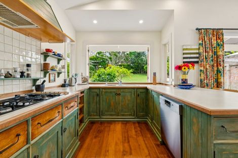 Photo of property in 6 Seabreeze Road, Narrow Neck, Auckland, 0624