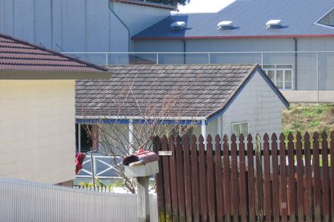 Photo of property in 15 Meadowvale Rise, Titirangi, Auckland, 0604