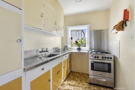 Photo of property in 15 Naughton Terrace, Kilbirnie, Wellington, 6022