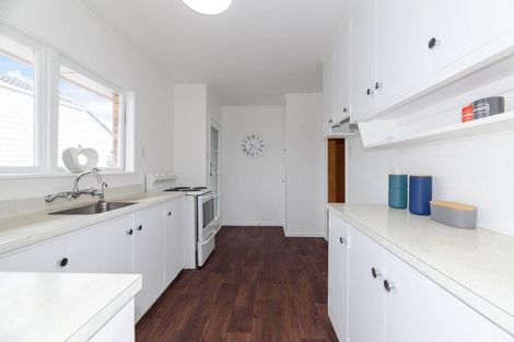 Photo of property in 2/120 Titirangi Road, New Lynn, Auckland, 0600
