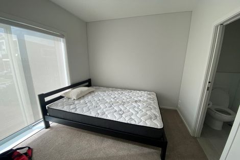 Photo of property in 6 Folkes Lane, New Lynn, Auckland, 0600