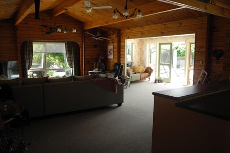 Photo of property in 14-16 Cameron Street, Waimate, 7924