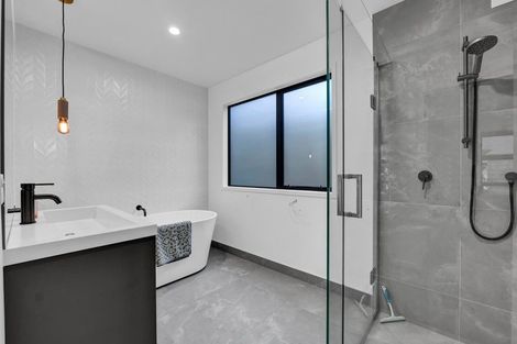 Photo of property in 28a Waiwaka Terrace, Strandon, New Plymouth, 4312