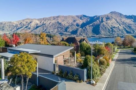 Photo of property in 1 Waimana Place, Wanaka, 9305