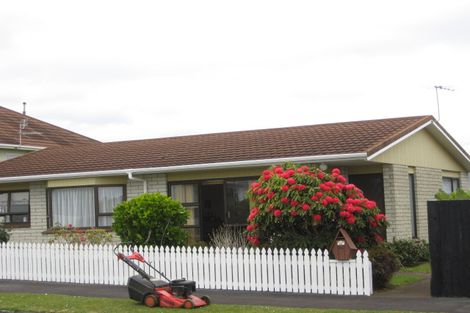 Photo of property in 2/2 Wilton Street, Westown, New Plymouth, 4310