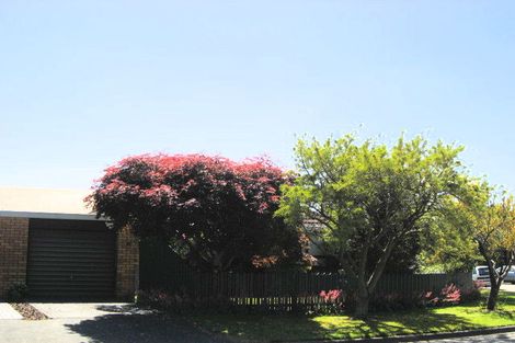 Photo of property in 2/11 Rubens Place, Burnside, Christchurch, 8053