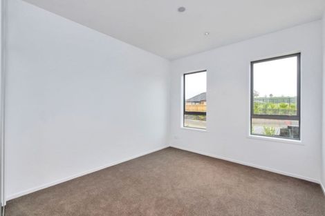 Photo of property in 2/27 Dida Park Drive, Kumeu, 0810