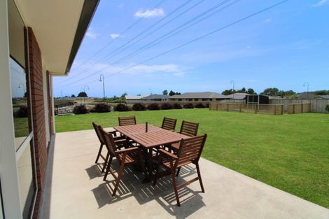 Photo of property in 1 Ongarui Close, Whalers Gate, New Plymouth, 4310