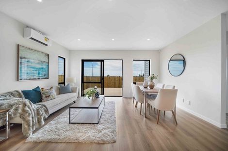 Photo of property in 12 Korowhiti Road, Clarks Beach, 2122