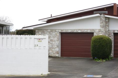 Photo of property in 8a Longview Drive, Merrilands, New Plymouth, 4312