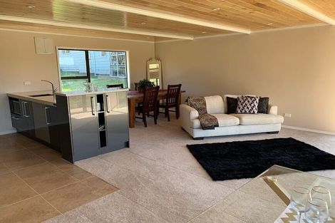 Photo of property in 63 Tawa Road, Kumeu, 0891