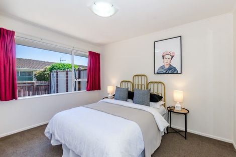 Photo of property in 2a Rewarewa Crescent, Waikanae, 5036