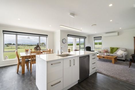 Photo of property in 14 Heatherlea Road West, Levin, 5575