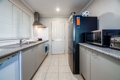Photo of property in 1 Chardonnay Rise, Henderson, Auckland, 0612