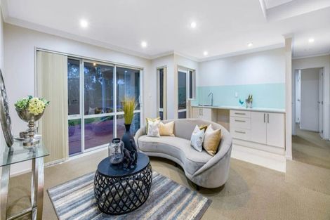 Photo of property in 72 Bur Oak Terrace, Schnapper Rock, Auckland, 0632