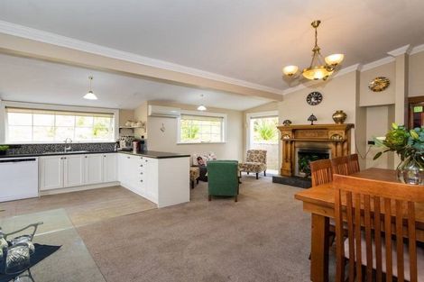 Photo of property in 32 Milton Road, Bluff Hill, Napier, 4110