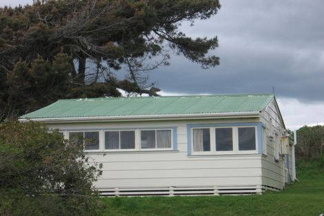 Photo of property in 15 Nash Parade, Foxton Beach, Foxton, 4815