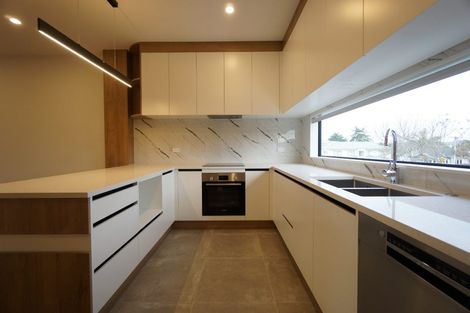 Photo of property in 3/26 Buscomb Avenue, Henderson, Auckland, 0610