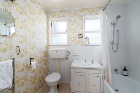 Photo of property in 32 Rainbow Drive, Rainbow Point, Taupo, 3330