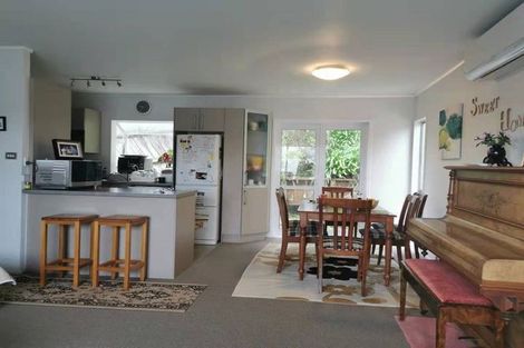 Photo of property in 2/14 Camilla Grove, Totara Vale, Auckland, 0629