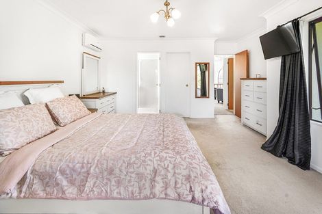 Photo of property in 18 Longwood Place, Harrowfield, Hamilton, 3210