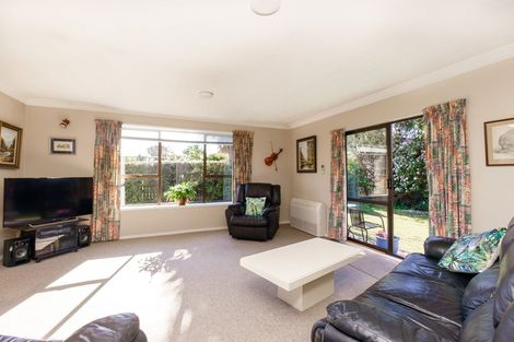 Photo of property in 2/127 Reynolds Avenue, Bishopdale, Christchurch, 8053