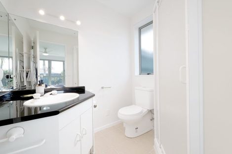 Photo of property in 28 Heversham Place, Glendene, Auckland, 0602