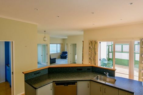 Photo of property in 32 Sunset Parade, Plimmerton, Porirua, 5026