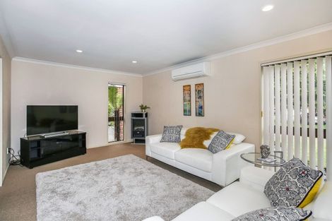 Photo of property in 8 Brockton Avenue, Conifer Grove, Takanini, 2112