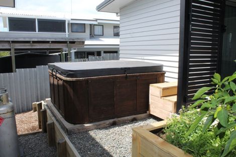 Photo of property in 35a Gledstane Road, Stanmore Bay, Whangaparaoa, 0932