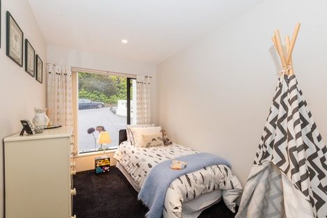 Photo of property in 30 Drayton Drive, Mount Pleasant, Christchurch, 8081