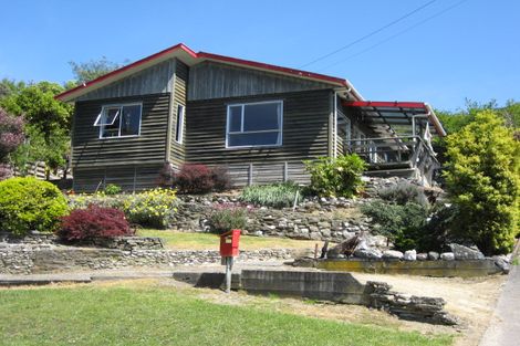 Photo of property in 23 Durham Street, Picton, 7220