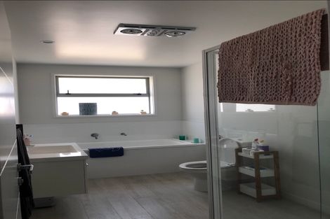 Photo of property in 71 Harding Drive, Papamoa Beach, Papamoa, 3118