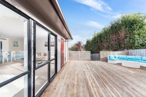 Photo of property in 2/1 Heathglen Place, Bayview, Auckland, 0629