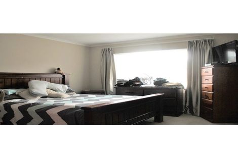 Photo of property in 2 Cambrian Crescent, Flat Bush, Auckland, 2016