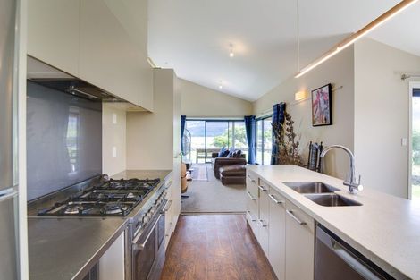 Photo of property in 33 Benmore Place, Glenorchy, 9372