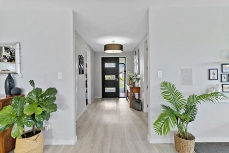 Photo of property in 2 Olive Close, Omokoroa, 3114