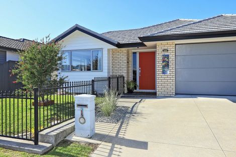Photo of property in 8 Manganui Place, Te Awa, Napier, 4110