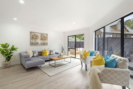 Photo of property in 2 Stitchbird Close, Murrays Bay, Auckland, 0630