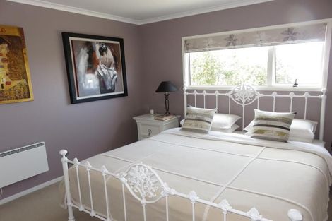 Photo of property in 49 Dress Circle, Newlands, Wellington, 6037