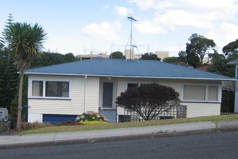 Photo of property in 21 Camelot Place, Glenfield, Auckland, 0629