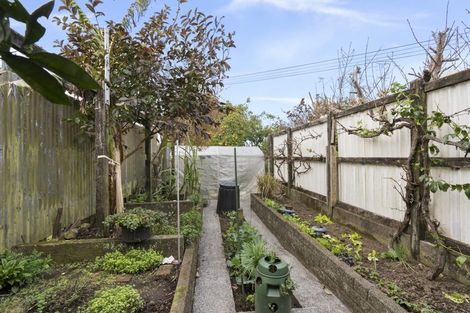 Photo of property in 31 Wrantage Street, Westown, New Plymouth, 4310