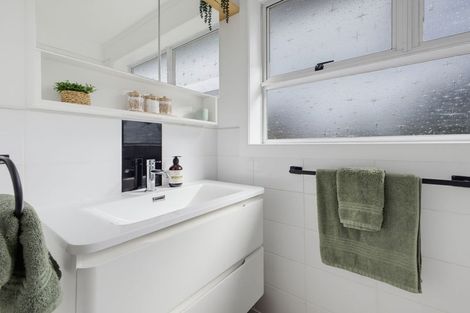 Photo of property in 2 Bromley Place, Westown, New Plymouth, 4310