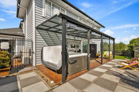 Photo of property in 17 Walter Ruddock Avenue, Kumeu, 0810