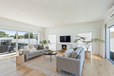 Photo of property in 12 Kowhai Street, Strandon, New Plymouth, 4312