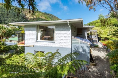 Photo of property in 59a Wairau Road, Picton, 7220