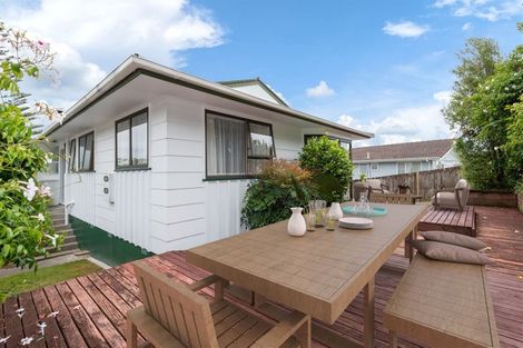 Photo of property in 12 Lewisham Street, Highland Park, Auckland, 2010