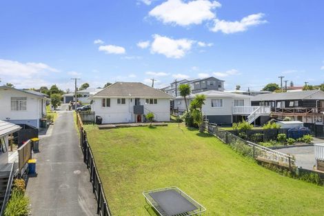 Photo of property in 3 Adriatic Avenue, Henderson, Auckland, 0612