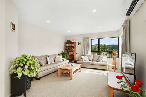 Photo of property in 2 Pikitanga Close, Tawa, Wellington, 5028